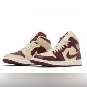 New never worn Nike  Air Jordan 1 Mid SE Split - Beach Cherrywood Women's size 9
